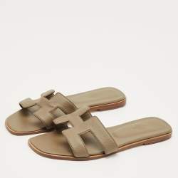 Pre Owned Hermes Grey Leather Oran Flat Slide Size 40
