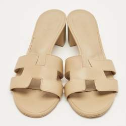 Pre Owned صندل هيرمس أواسيس جلد بيج مقاس 37.5