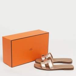 Pre Owned Hermes Rose Gold Leather Oran Flat Slides Size 36