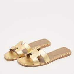Pre Owned حذاء سلايد مسطح هيرمس أوران جلد ذهبي مقاس 42