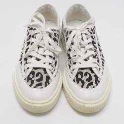 Pre Owned حذاء رياضي هيرمس قماش وجلد أبيض/أسود برباط مقاس 38.5