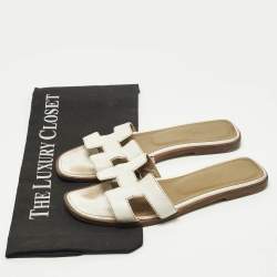 مملوكة مسبقًا صندل سلايد هيرمس أوران فلات جلد أبيض مقاس 39