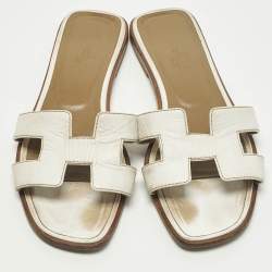 مملوكة مسبقًا صندل سلايد هيرمس أوران فلات جلد أبيض مقاس 39