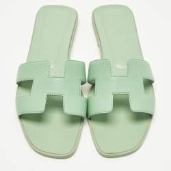 مملوكة مسبقًا Hermes Oran Size 39 Green Leather Flat Slide