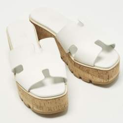 مملوكة مسبقًا صندل هيرمس إيزي جلد أبيض بكعب عريض مقاس 40