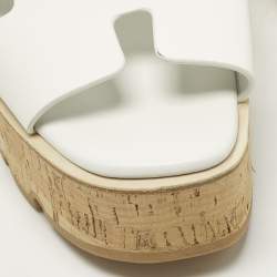 مملوكة مسبقًا صندل هيرمس إيزي جلد أبيض بكعب عريض مقاس 40