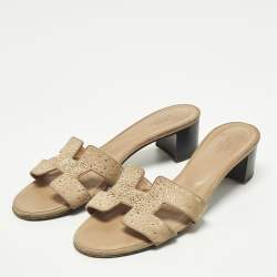 مملوكة مسبقًا Hermes Oasis Size 38.5 Beige Suede Crystal Embellished Slide Sandals