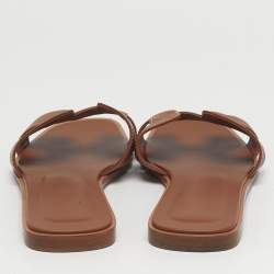 Pre Owned صندل سلايد هيرمس أوران فلات جلد أبيض مقاس 39