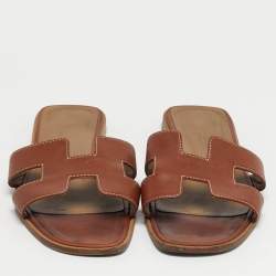 مملوكة مسبقًا Hermes Oran Size 40 Brown Leather Flat Slides 