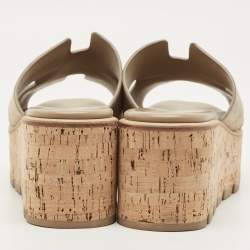 مملوكة مسبقًا Hermes Eze Size 36 Beige Suede Wedge Sandals