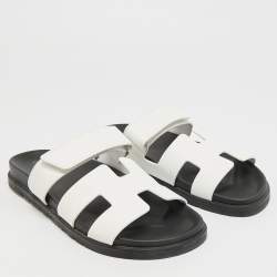 مملوكة مسبقًا Hermes Chypre Size 39 White Leather Flat Sandals