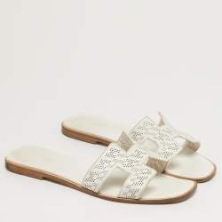 مملوكة مسبقًا Hermès Oran Size 39 White Perforated Leather Flat Slides