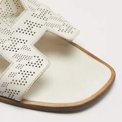 مملوكة مسبقًا Hermès Oran Size 39 White Perforated Leather Flat Slides