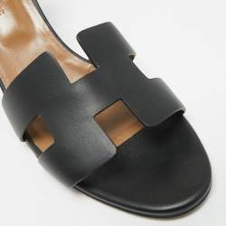 مملوكة مسبقًا Hermès Legend Size 39.5 Black Leather Ankle Strap Wedge Sandals
