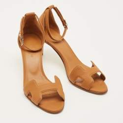 مملوكة مسبقًا Hermes Premiere Size 36.5 Tan Leather Ankle Strap Sandals