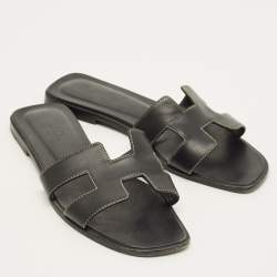 مملوكة مسبقًا Hermes Oran Size 39 Black Leather Flat Slide