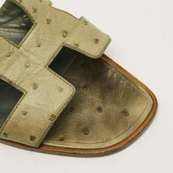 مملوكة مسبقًا صندل هيرمس اوران جلد نعام رصاصي مقاس 40