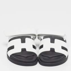 مملوكة مسبقًا صندل هيرمس شيبر جلد أبيض مسطح مقاس 41.5