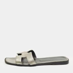 Pre Owned Hermes Oran Size 39 Silver Leather Flat Slides 