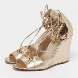 مملوكة مسبقًا صندل هيرمس كعب إسفين سويدي وجلد أحمر/ذهبي مقاس 41