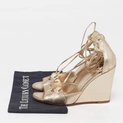 مملوكة مسبقًا صندل هيرمس كعب إسفين سويدي وجلد أحمر/ذهبي مقاس 41