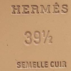 مملوكة مسبقًا صندل هيرمس كعب إسفين سويدي وجلد أحمر/ذهبي مقاس 41