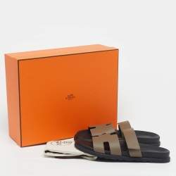 مملوكة مسبقًا Hermes Chypre Size 43 Grey Leather Flat Sandals