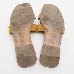 مملوكة مسبقًا صندل مسطح سويدي أصفر هيرمس أوران مقاس 39