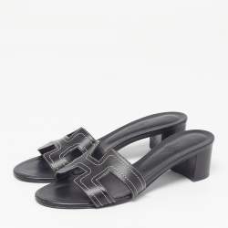 مملوكة مسبقًا صندل هيرمس أواسيس جلد أسود مرصع كعب مربع سميك مقاس 40