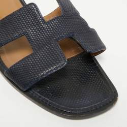 Pre Owned صندل سلايد هيرمس أوران فلات جلد سحلية أزرق كحلي مقاس 39.5