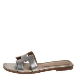 Pre Owned Hermes Silver Textured Leather Oran Flats Size 38.5