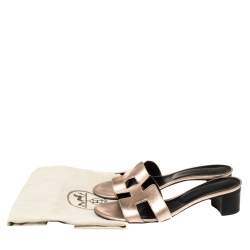 مملوكة مسبقًا Hermes Metallic Rose Gold Leather Oasis Sandals Size 37.5