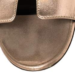 مملوكة مسبقًا Hermes Metallic Rose Gold Leather Oasis Sandals Size 37.5