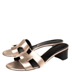 مملوكة مسبقًا Hermes Metallic Rose Gold Leather Oasis Sandals Size 37.5