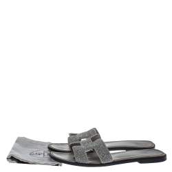 مملوكة مسبقًا Hermes Grey/Silver Glitter Leather Oran Flat Slides Size 40