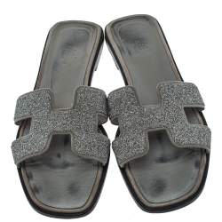 مملوكة مسبقًا Hermes Grey/Silver Glitter Leather Oran Flat Slides Size 40