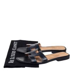 مملوكة مسبقًا حذاء سلايدز هيرمس فلات أوران جلد أسود مقاس 36