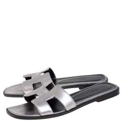 Pre Owned Hermes Silver Leather Oran Sandals Size 37
