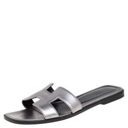 Pre Owned Hermes Silver Leather Oran Sandals Size 37