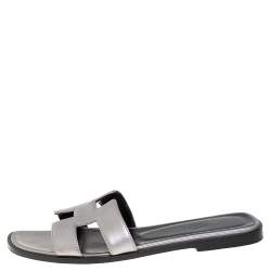 Pre Owned Hermes Silver Leather Oran Sandals Size 37