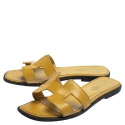 Pre Owned Hermés Yellow Patent Leather Oran Flat Sandals Size 36