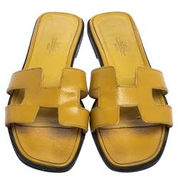 Pre Owned Hermés Yellow Patent Leather Oran Flat Sandals Size 36