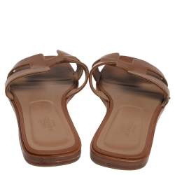 مملوكة مسبقًا Hermes Brown Leather Oran Flat Slides Size 38