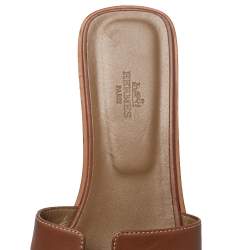 مملوكة مسبقًا Hermes Brown Leather Oran Flat Slides Size 40
