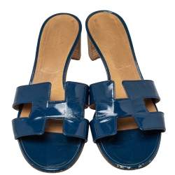 مملوكة مسبقًا صندل سلايد هيرمس أواسيس جلد أزرق لامع مقاس 40