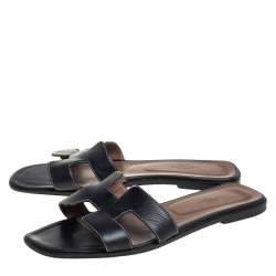 مملوكة مسبقًا حذاء سلايدز فلات هيرمس أوران جلد أسود مقاس 41