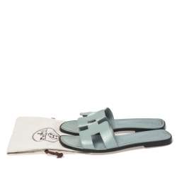 Pre Owned Hermes Blue Patent Leather Oran Sandals Size 38.5