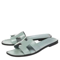 Pre Owned Hermes Blue Patent Leather Oran Sandals Size 38.5