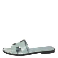 Pre Owned Hermes Blue Patent Leather Oran Sandals Size 38.5