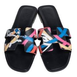 Pre Owned Hermes Black Cavalcadour Print Leather Oran Flat Sandals Size 38.5